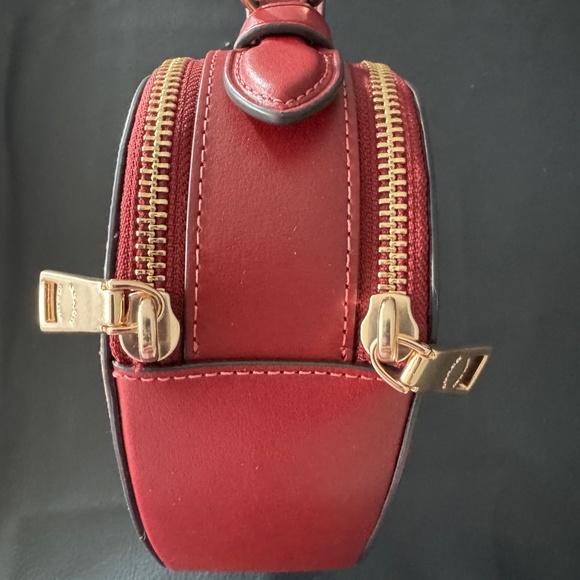 Coach Heart Crossbody Bag In Signature Canvas With Cherry Print 🍒 - Picture 5 of 9